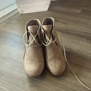 Women’s size 6 booties
